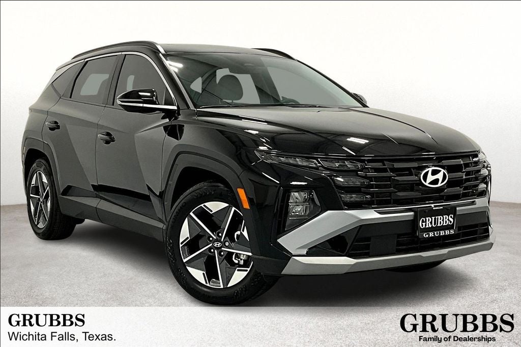 2025 Hyundai Tucson SEL Convenience in Phantom Black — front three-quarter view